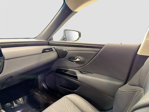 Used 2024 Lexus ES 300h w/ Accessory Package (Z2) image 24