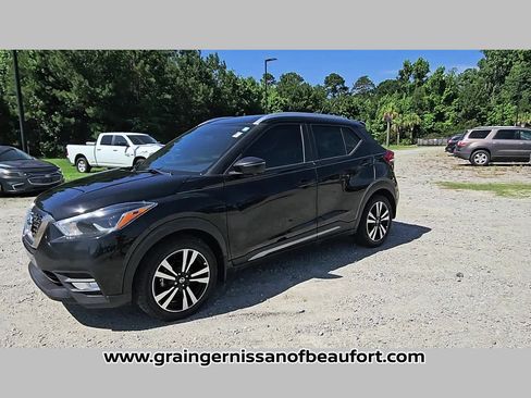 Used 2019 Nissan Kicks SR w/ Exterior Electronics Package FWD image 22