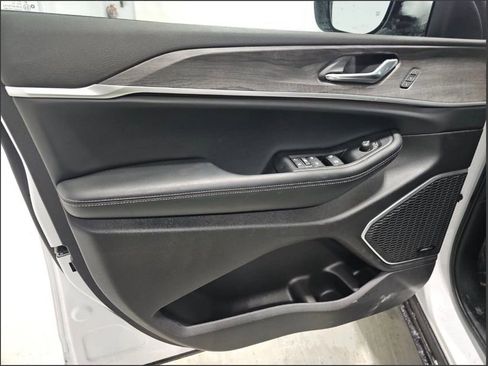 Used 2025 Jeep Grand Cherokee Limited 4xe image 7