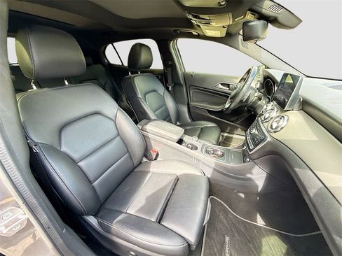 Used 2020 Mercedes-Benz GLA 250 4MATIC image 28