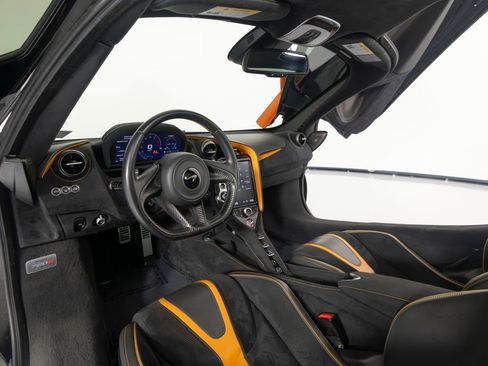 Used 2019 McLaren 720S RWD image 14