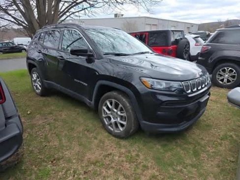 Used 2022 Jeep Compass Latitude w/ Sun and Sound Group image 2