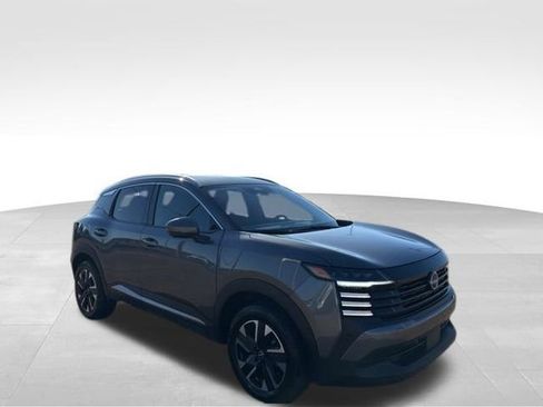 Certified 2025 Nissan Kicks SR image 5