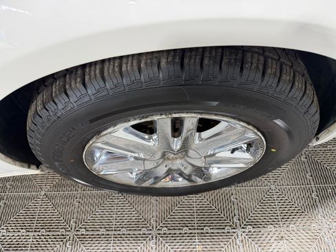 Used 2008 Chrysler Town & Country Limited w/ Entertainment Group #3 FWD image 11