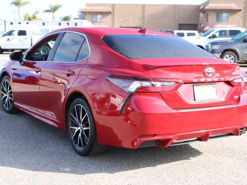 Used 2024 Toyota Camry SE image 3