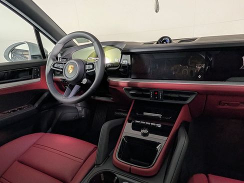 New 2026 Porsche Cayenne AWD/4WD image 22