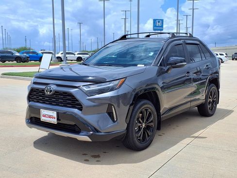 Used 2025 Toyota RAV4 XSE AWD/4WD image 4