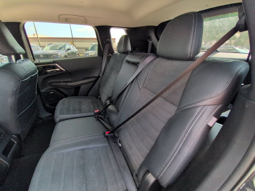 Used 2025 Mitsubishi Outlander SE AWD/4WD image 27