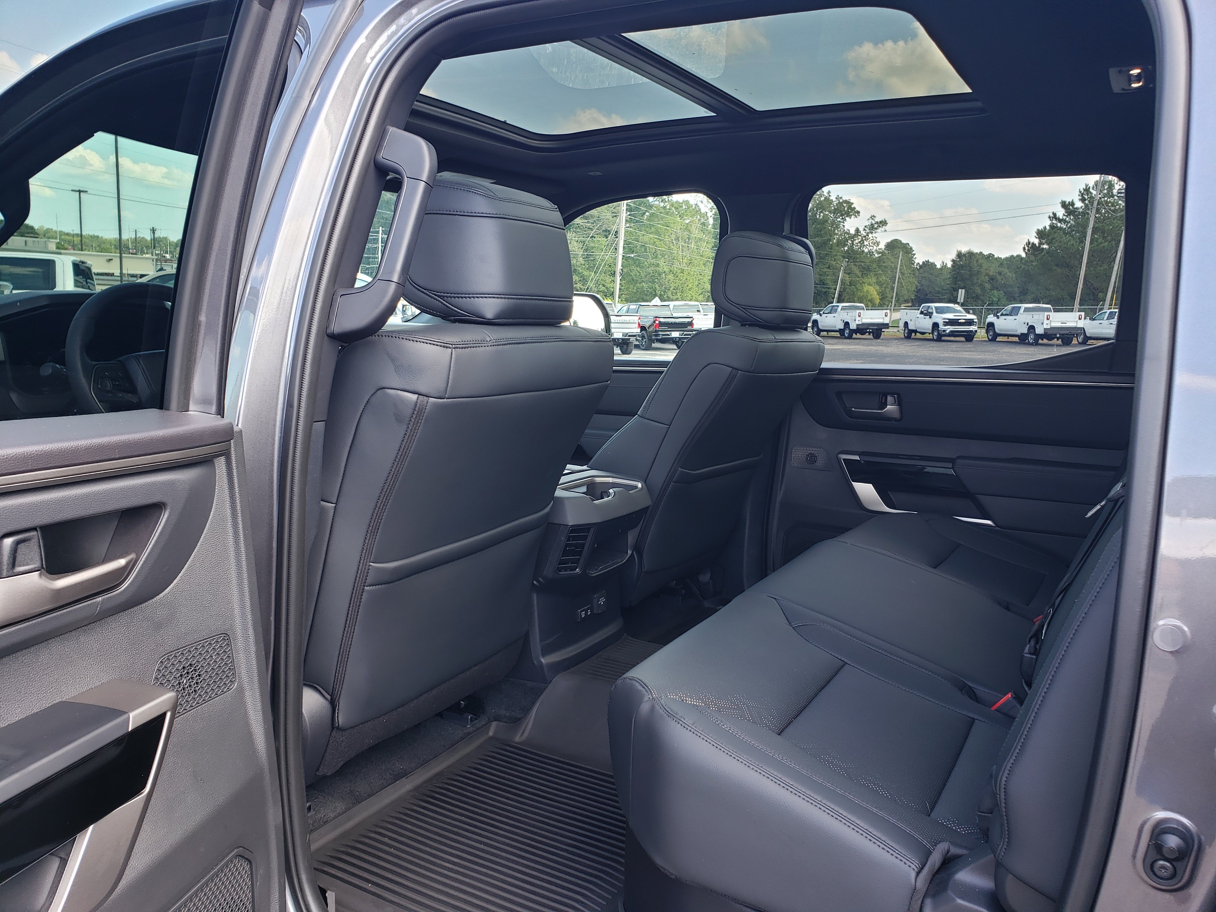 Used 2025 Toyota Tundra Limited w/ TRD Off-Road Package AWD/4WD image 30