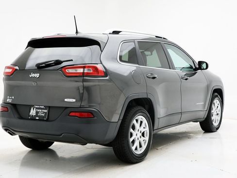 Used 2017 Jeep Cherokee Latitude w/ True North Edition image 9
