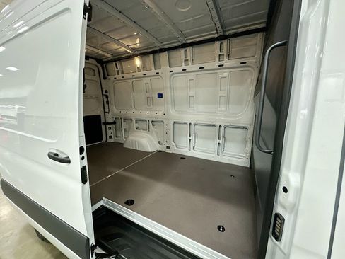 Used 2026 Mercedes-Benz Sprinter 144 Cargo image 23