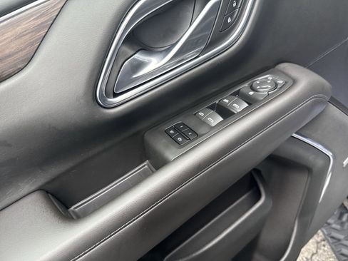 Used 2023 Chevrolet Suburban Z71 image 15