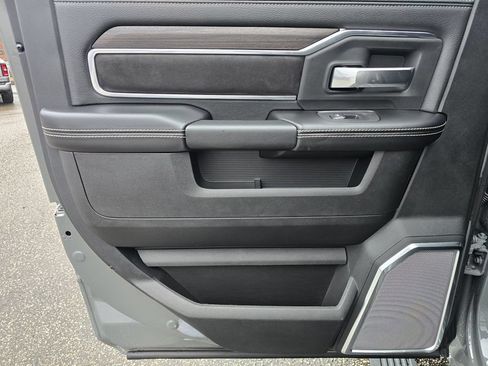 New 2026 RAM 2500 Laramie AWD/4WD image 40