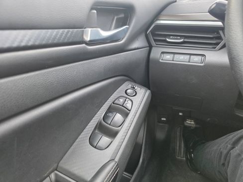 Used 2024 Nissan Altima 2.5 SV image 18