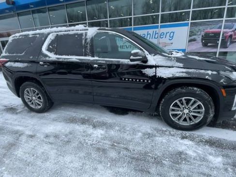 Certified 2023 Chevrolet Traverse LT w/ Rear Camera Mirror Package image 9