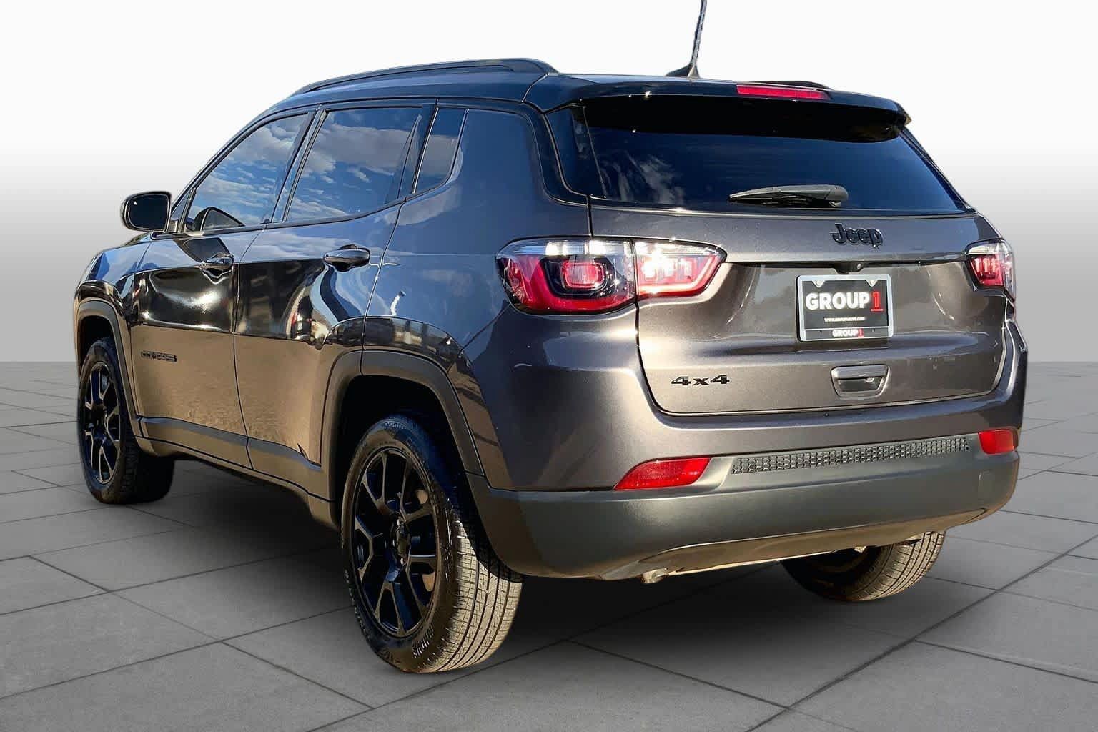 Used 2023 Jeep Compass Latitude AWD/4WD image 12