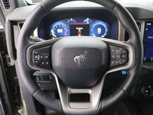 Used 2025 Ford Bronco Outer Banks image 17