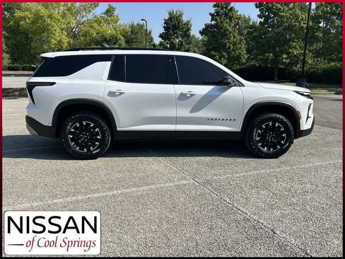 Used 2024 Chevrolet Traverse Z71 w/ Enhanced Driving Package AWD/4WD image 8