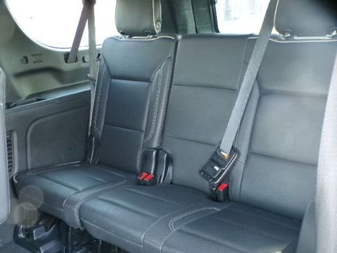 Used 2023 Chevrolet Suburban Premier RWD image 15