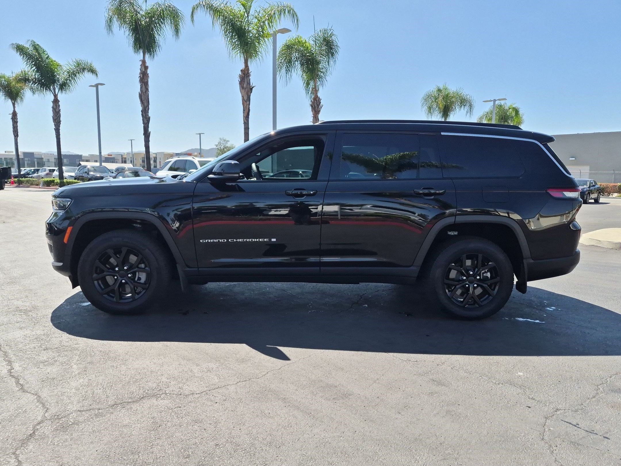 Used 2024 Jeep Grand Cherokee L Limited AWD/4WD image 7
