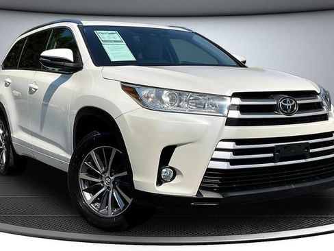 Used 2018 Toyota Highlander XLE FWD image 3