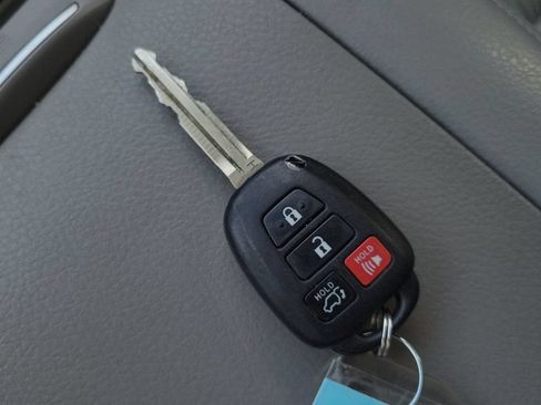 Used 2018 Toyota Highlander Plus FWD image 22