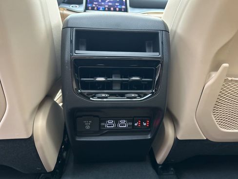 New 2025 Jeep Grand Cherokee Limited image 36