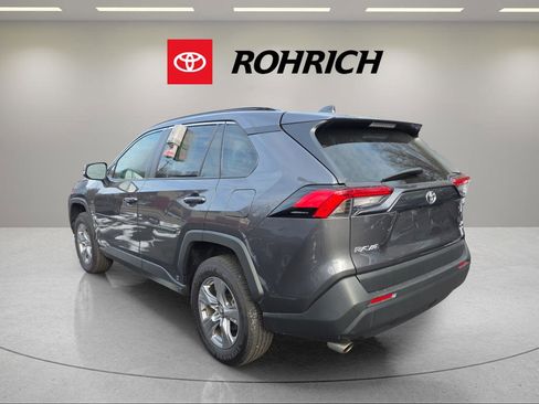 Used 2022 Toyota RAV4 XLE image 3