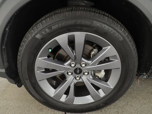 Certified 2024 Ford Explorer XLT w/ Equipment Group 202A image 7