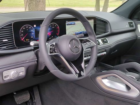 New 2025 Mercedes-Benz GLS 450 4MATIC image 10