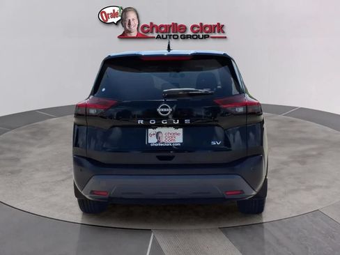 Used 2023 Nissan Rogue SV FWD image 4