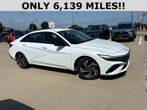 Used 2025 Hyundai Elantra Sport FWD image 2