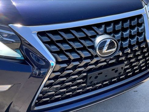Used 2023 Lexus GX 460 Luxury w/ Accessory Package AWD/4WD image 29
