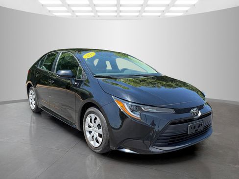 Used 2024 Toyota Corolla LE FWD image 5