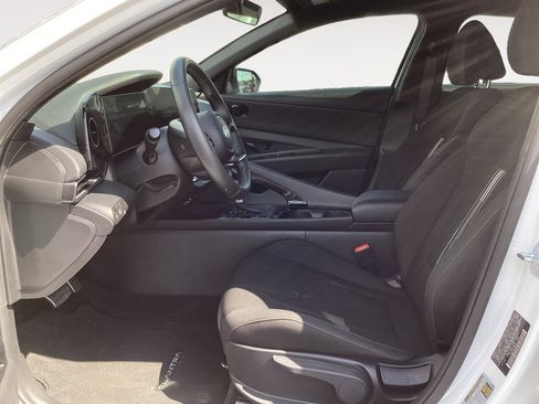 Used 2025 Hyundai Elantra SEL FWD image 26