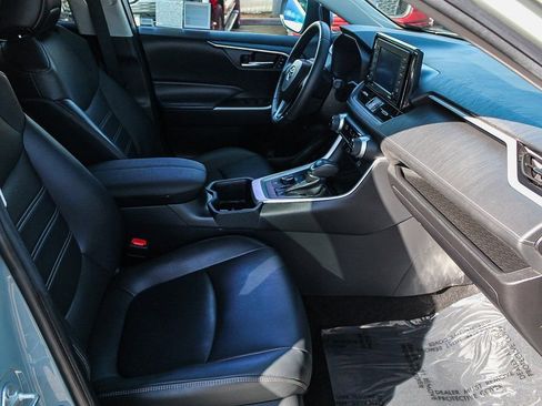 Used 2022 Toyota RAV4 XLE Premium image 19