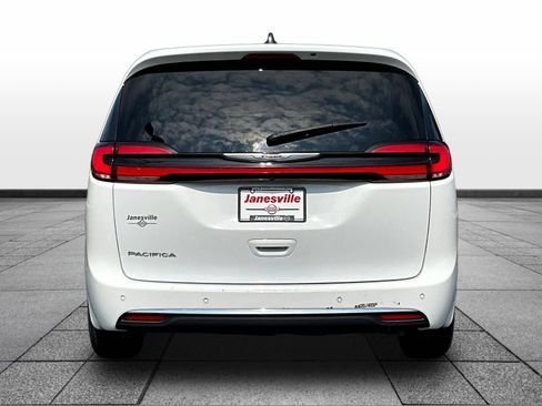 Used 2024 Chrysler Pacifica Touring-L FWD image 6