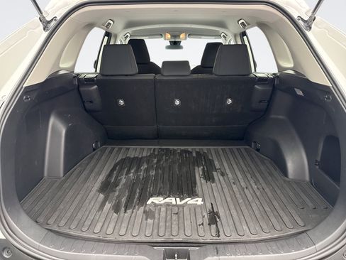 Used 2021 Toyota RAV4 LE AWD/4WD image 20