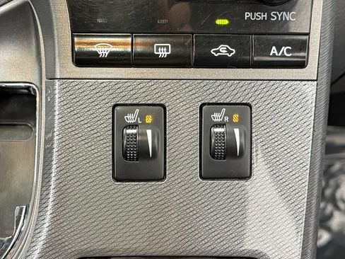 Used 2014 Toyota Venza Limited AWD/4WD image 18
