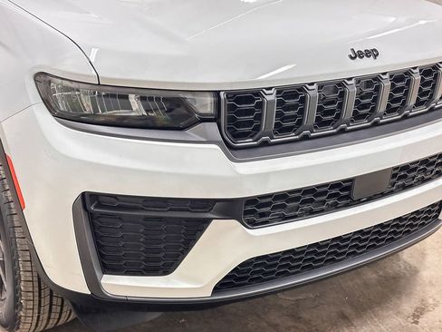 New 2026 Jeep Grand Cherokee Altitude AWD/4WD image 12