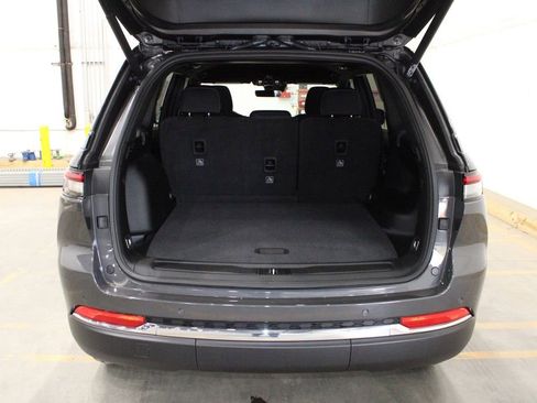 New 2025 Jeep Grand Cherokee Laredo image 11