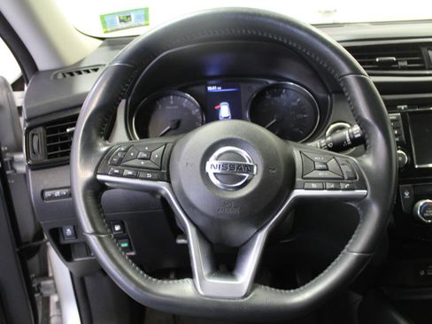 Used 2018 Nissan Rogue SV image 8