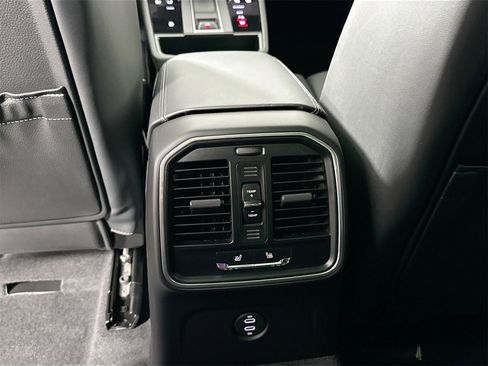 Certified 2025 Porsche Macan image 26