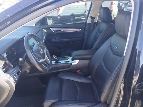 Used 2017 Cadillac XT5 Luxury w/ Driver Awareness Package FWD image 12