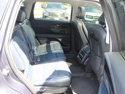 Used 2024 Lincoln Nautilus Reserve w/ Equipment Group 202A AWD/4WD image 17