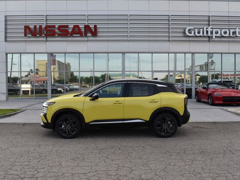 New 2026 Nissan Kicks SR w/ SR Premium Package FWD image 3