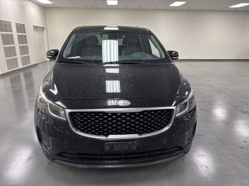 Used 2018 Kia Sedona LX w/ LX Essentials Premium Package image 2