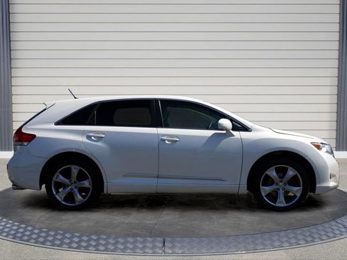 Used 2012 Toyota Venza LE w/ LE Convenience Pkg FWD image 8