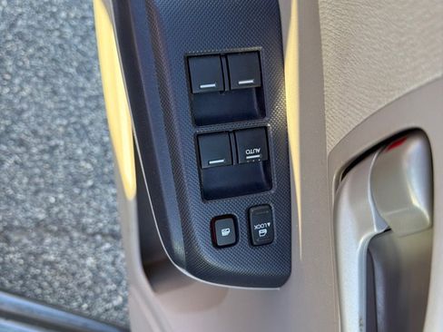 Used 2010 Honda Insight EX image 9