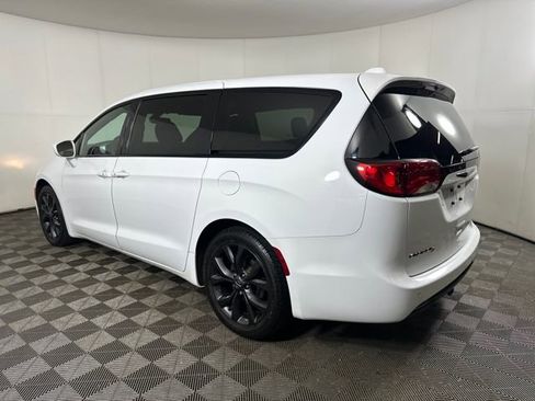 Used 2020 Chrysler Pacifica Touring w/ S Appearance Package image 5